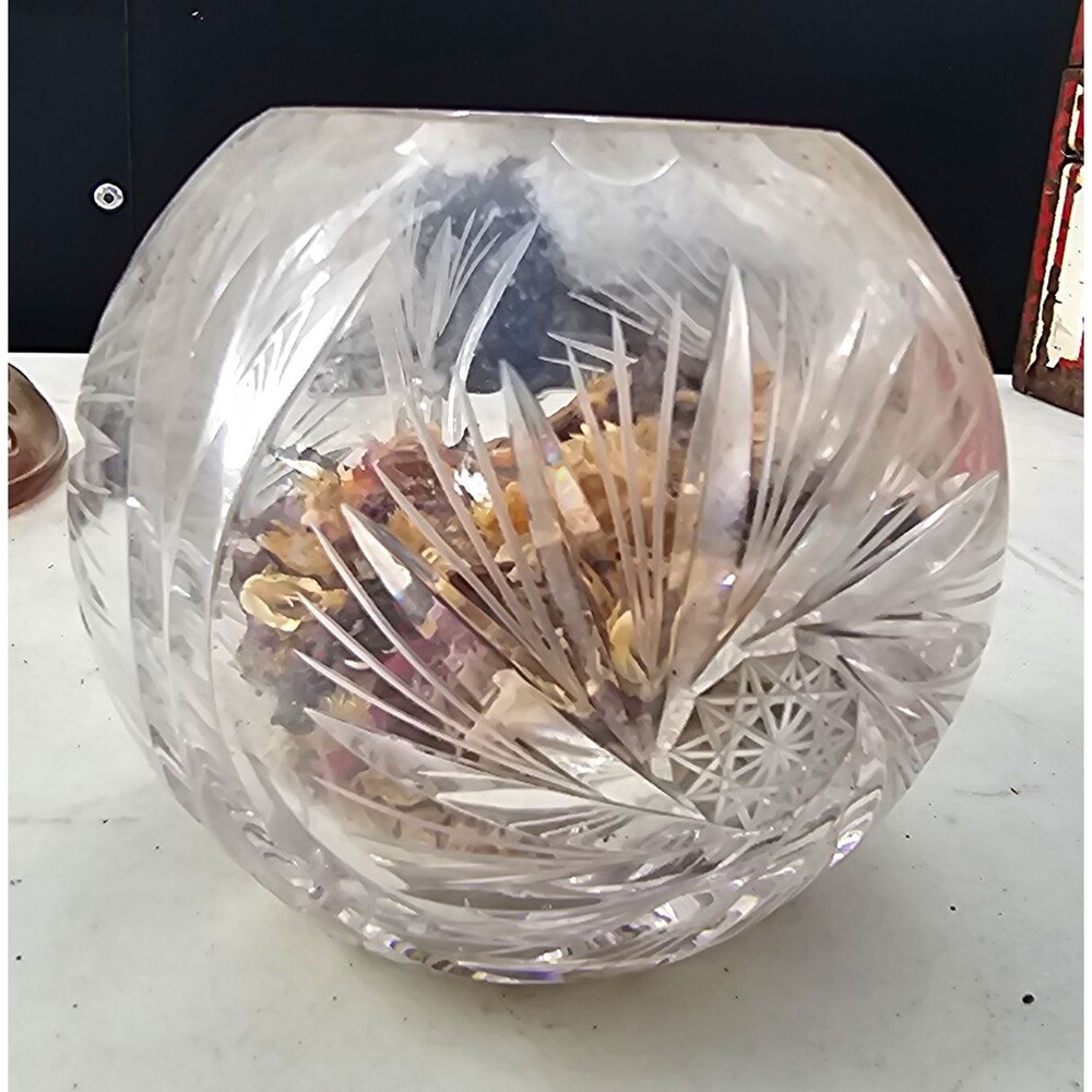 Clear Cut Glass Starburst Pattern Round Bowl Dish 5 in Dia. One-Piece